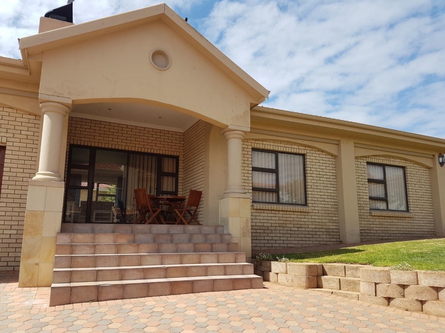6 Bedroom Property for Sale in Hartenbos Heuwels Western Cape